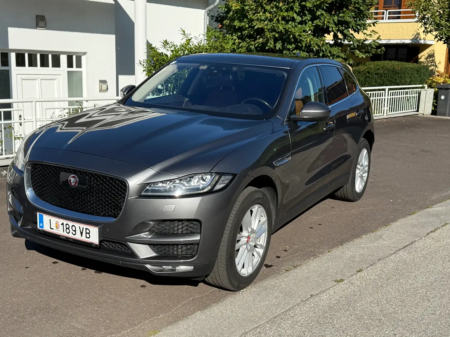 Jaguar F-Pace F-Pace 30d AWD Portfolio Aut. Portfolio Grau - 1