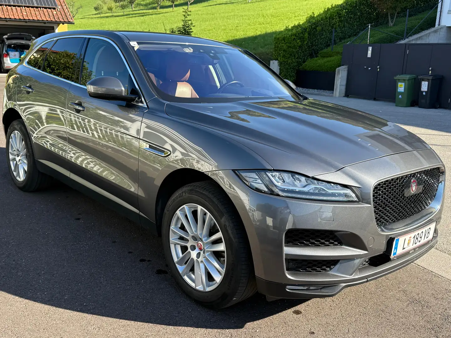 Jaguar F-Pace F-Pace 30d AWD Portfolio Aut. Portfolio Grau - 1