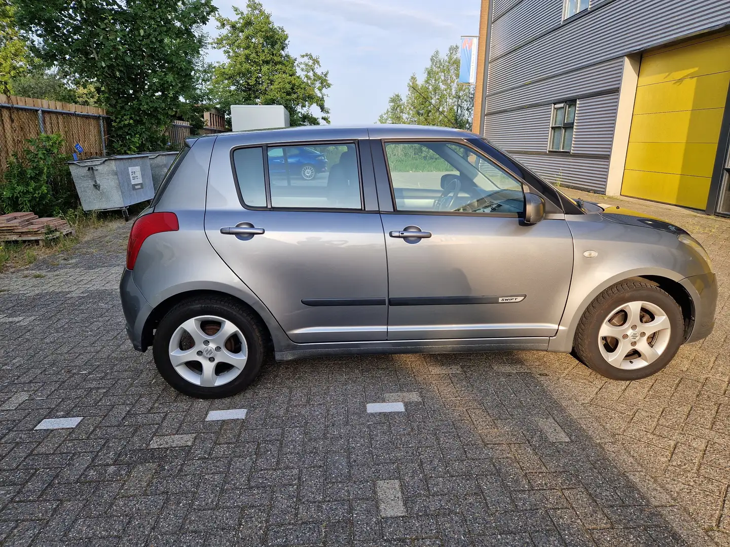 Suzuki Swift Swift 1.3 Exclusive Gris - 2