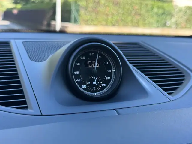 Porsche Macan view 13