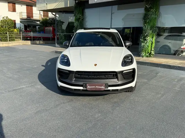 Porsche Macan view 2