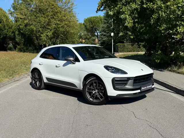 Porsche Macan view 15
