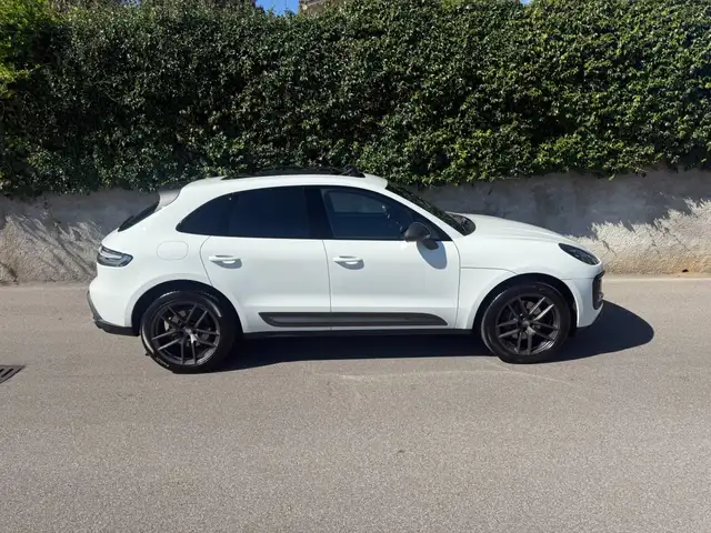 Porsche Macan view 5