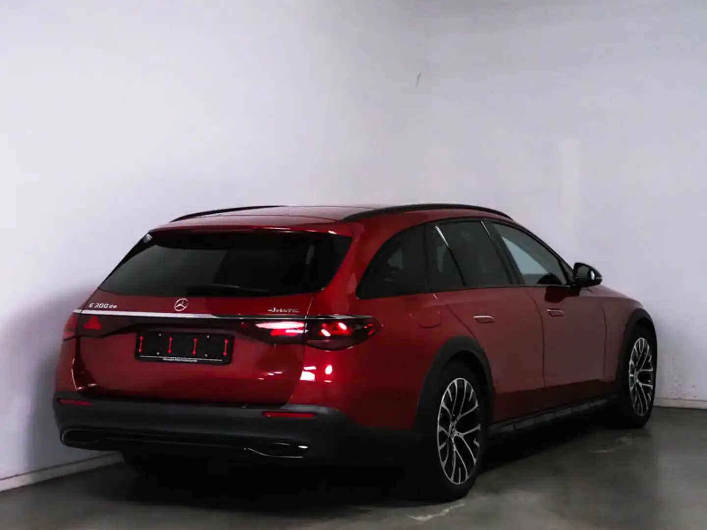 Mercedes-Benz E 300 de 4M T All-Terrain HEAD-UP/NIGHT/AHK Rot - 2