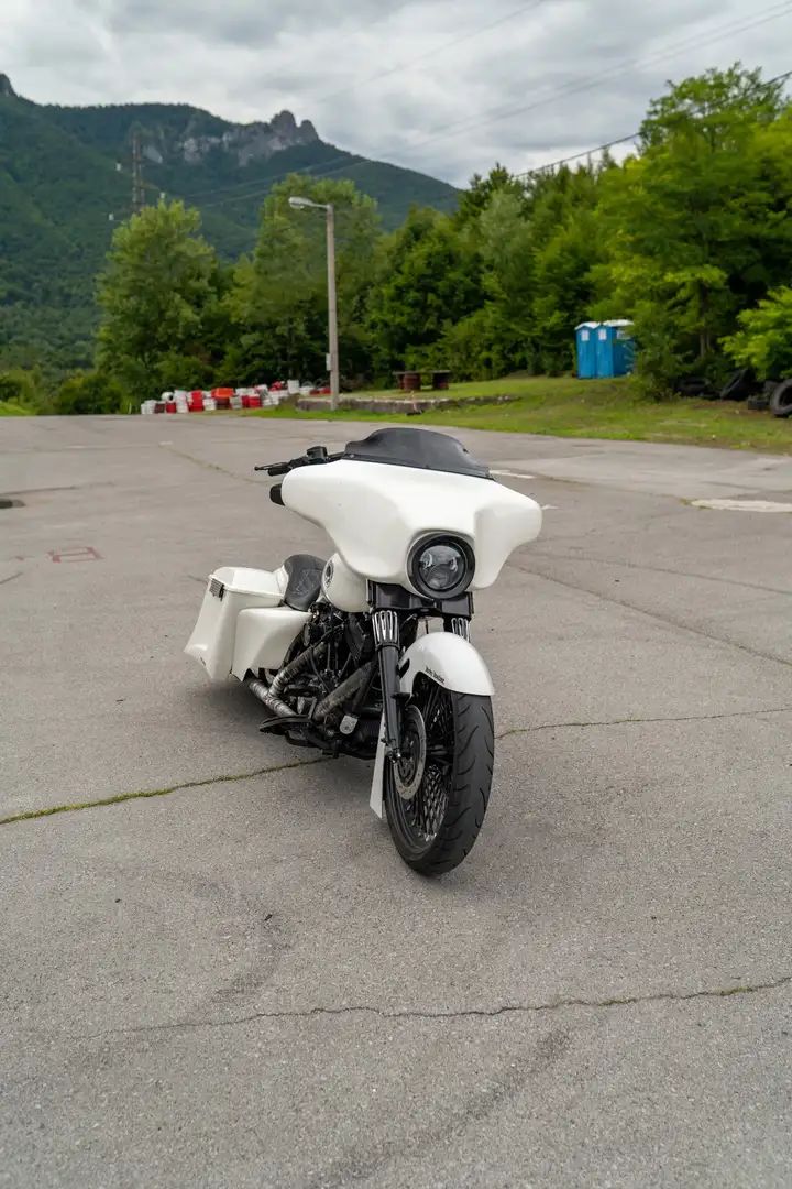 Harley-Davidson Street Glide Black&White Bagger Biały - 2