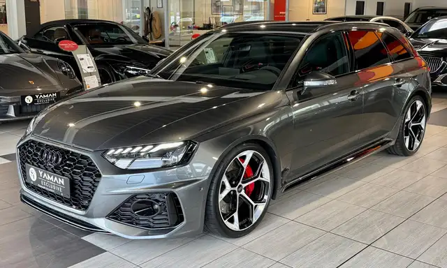 Audi RS4 Competition Plus mit RS-Schalensitze*Head-Up