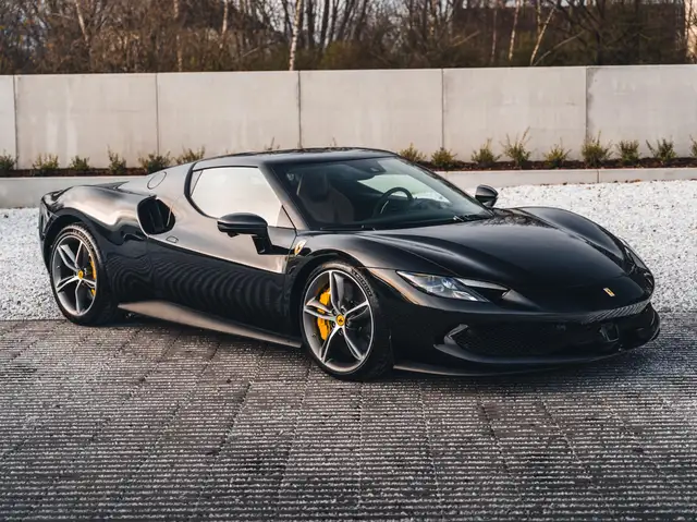 Ferrari 296 GTB NEW / Nero Daytona / P. Display / Hea&Vent Seats