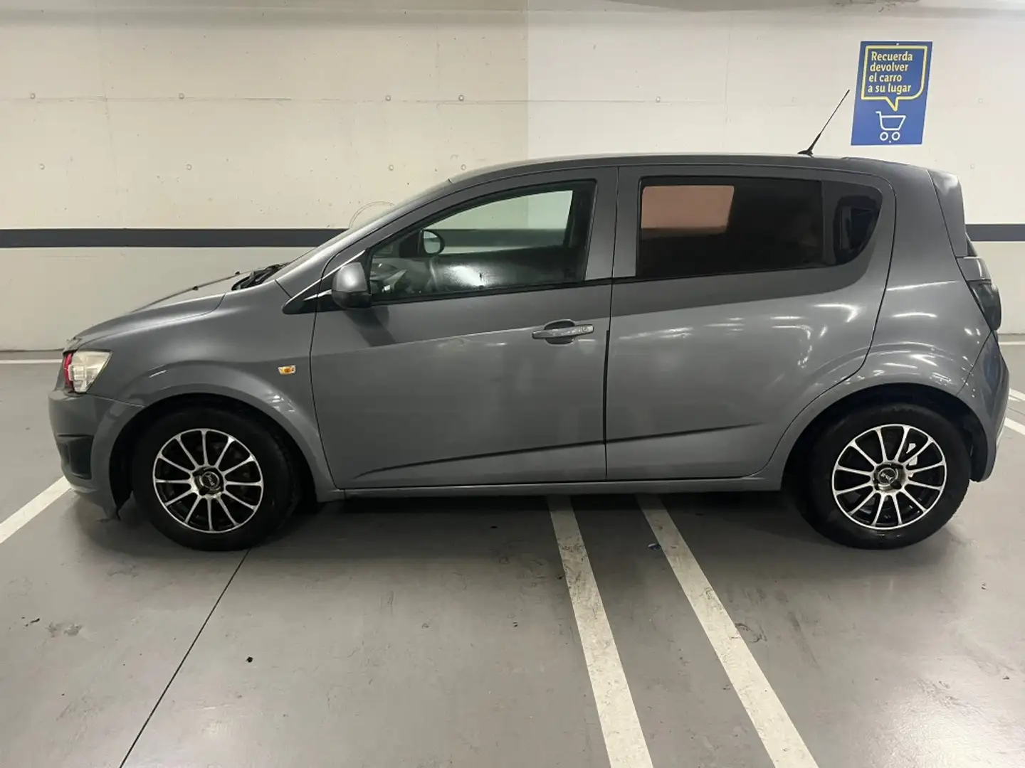 Chevrolet Aveo 1.2 16v LT Gris - 2