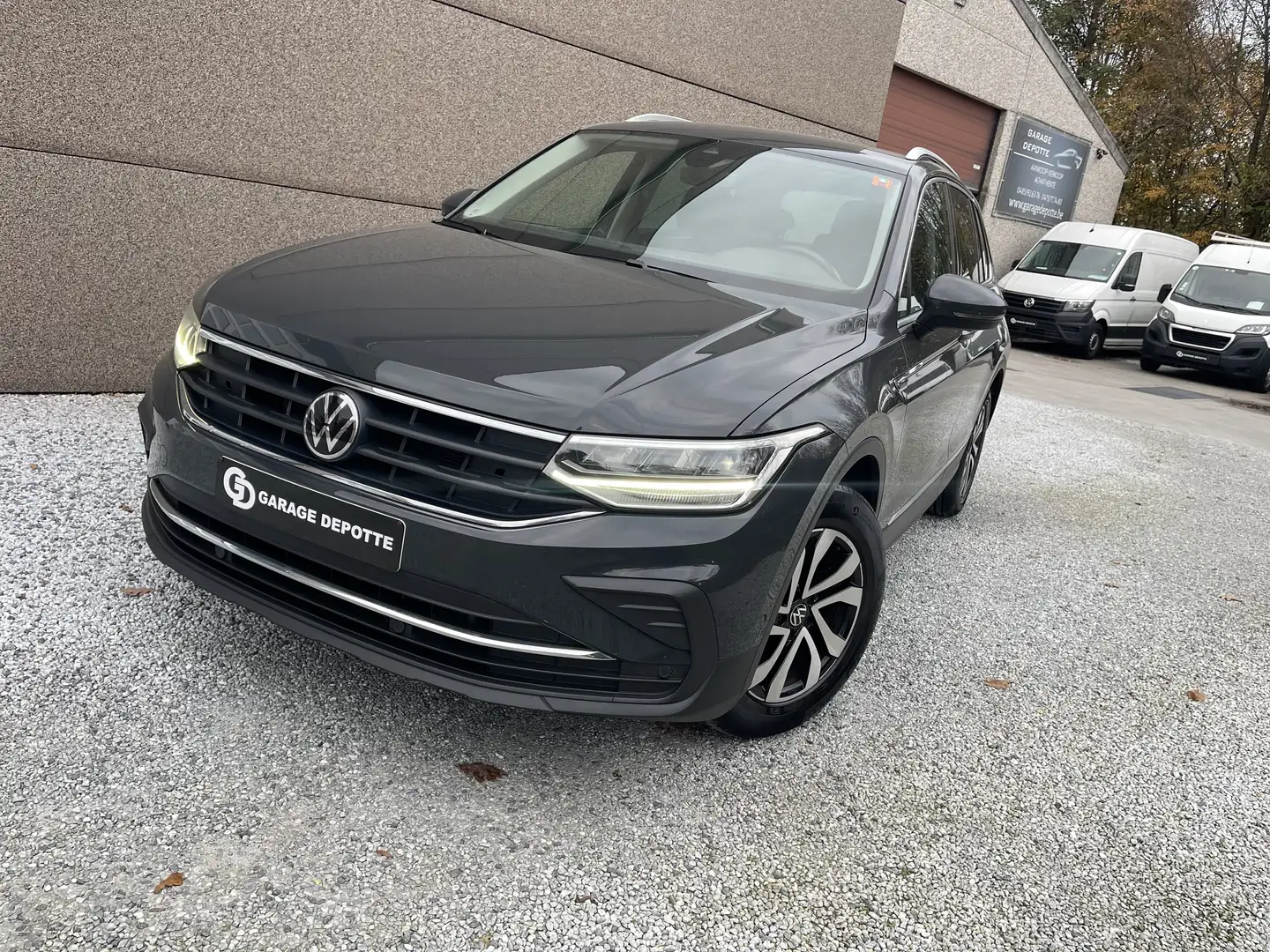 Volkswagen Tiguan Tiguan 2.0 TDI NEW MODEL Active Grijs - 1