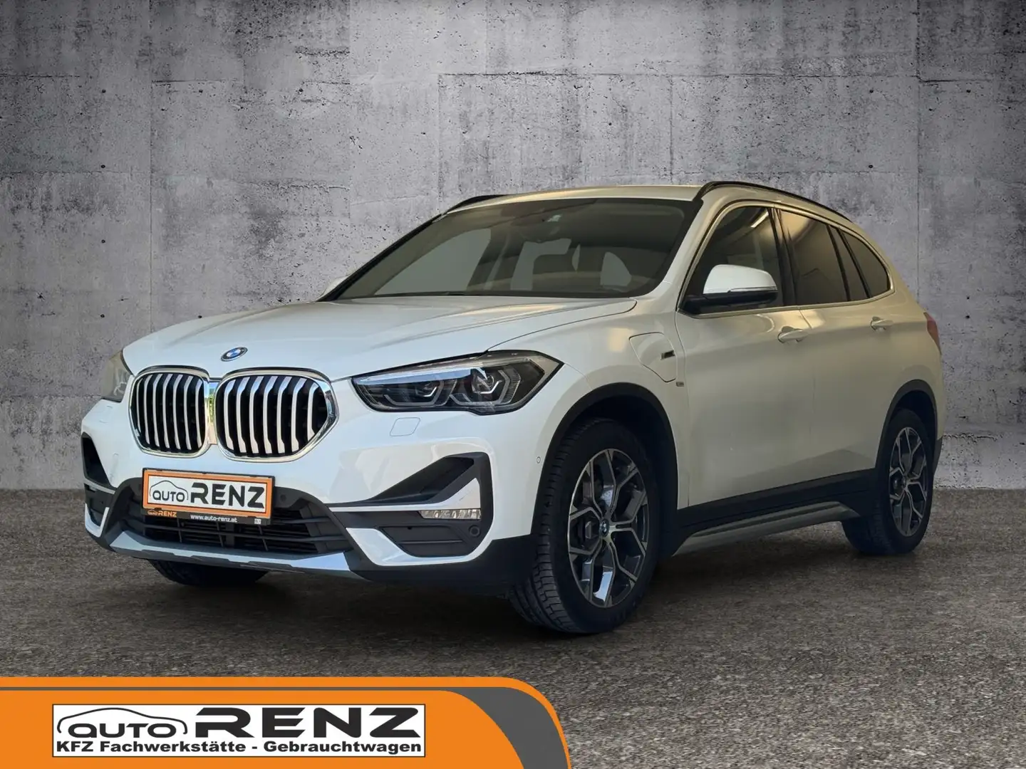 BMW X1 xDrive 25 e xLine M-Lenkrad Weiß - 1