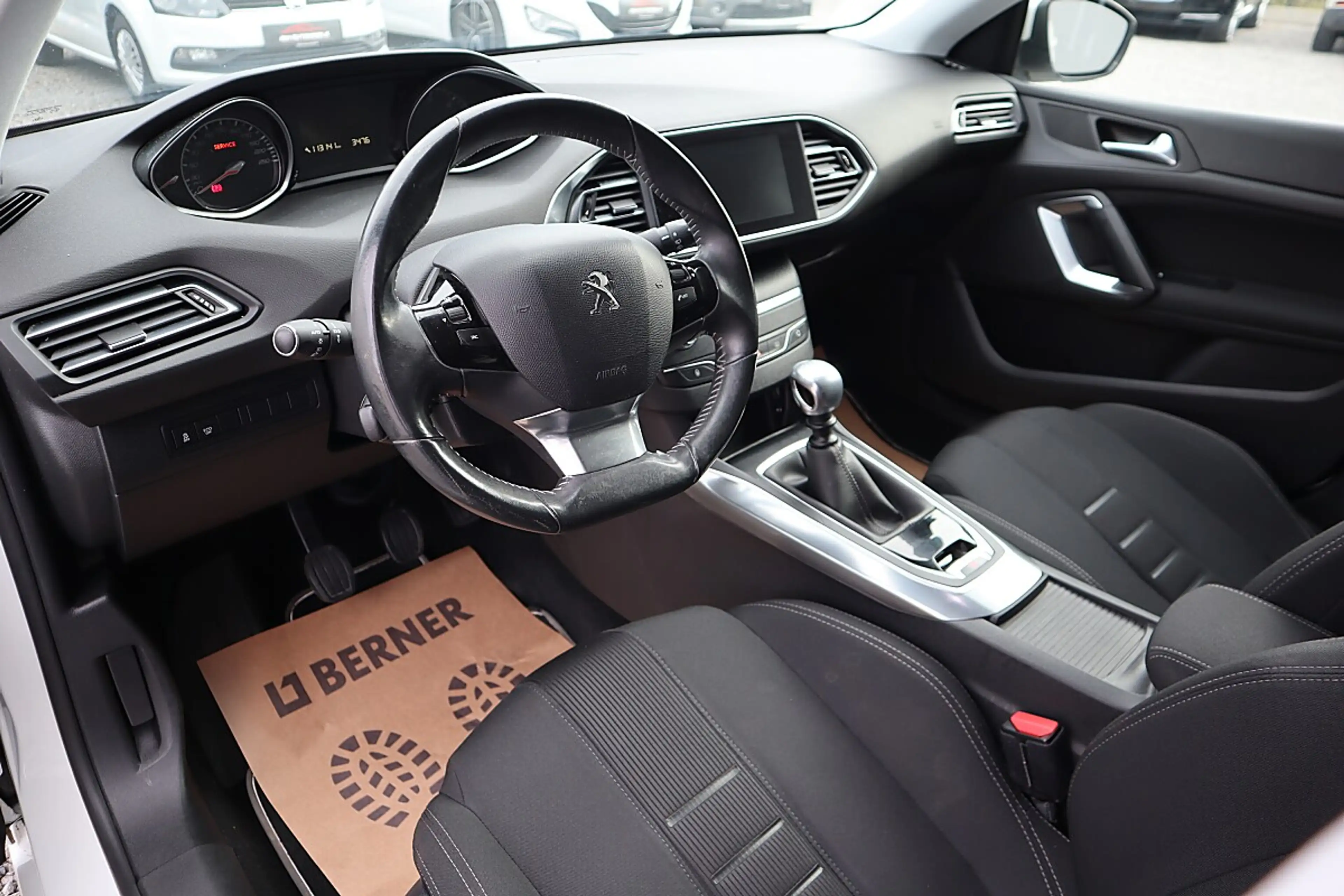 Peugeot 308 1,6 e-HDi 115 FAP Allure Stop&Start System — photo 8