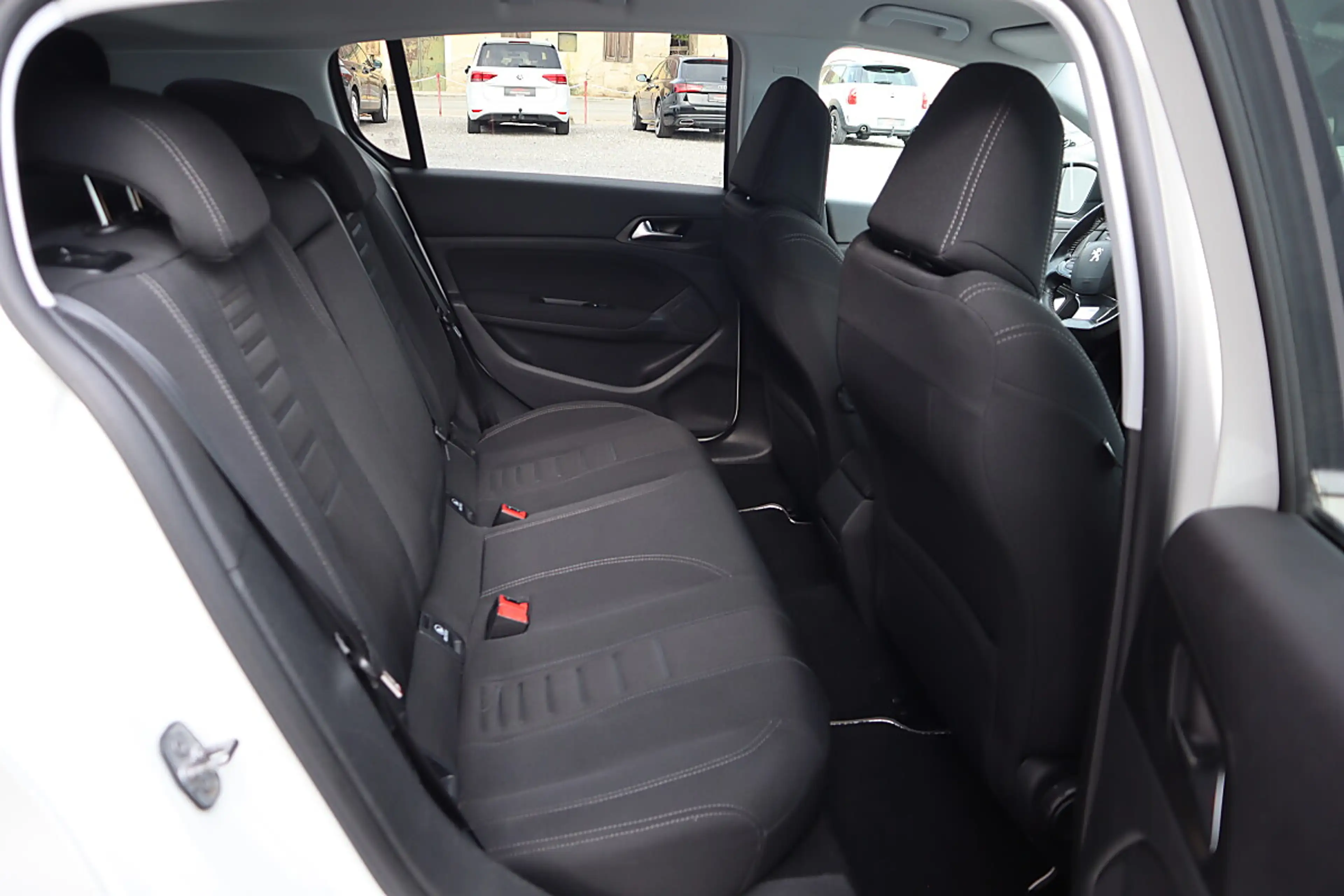 Peugeot 308 1,6 e-HDi 115 FAP Allure Stop&Start System — photo 11