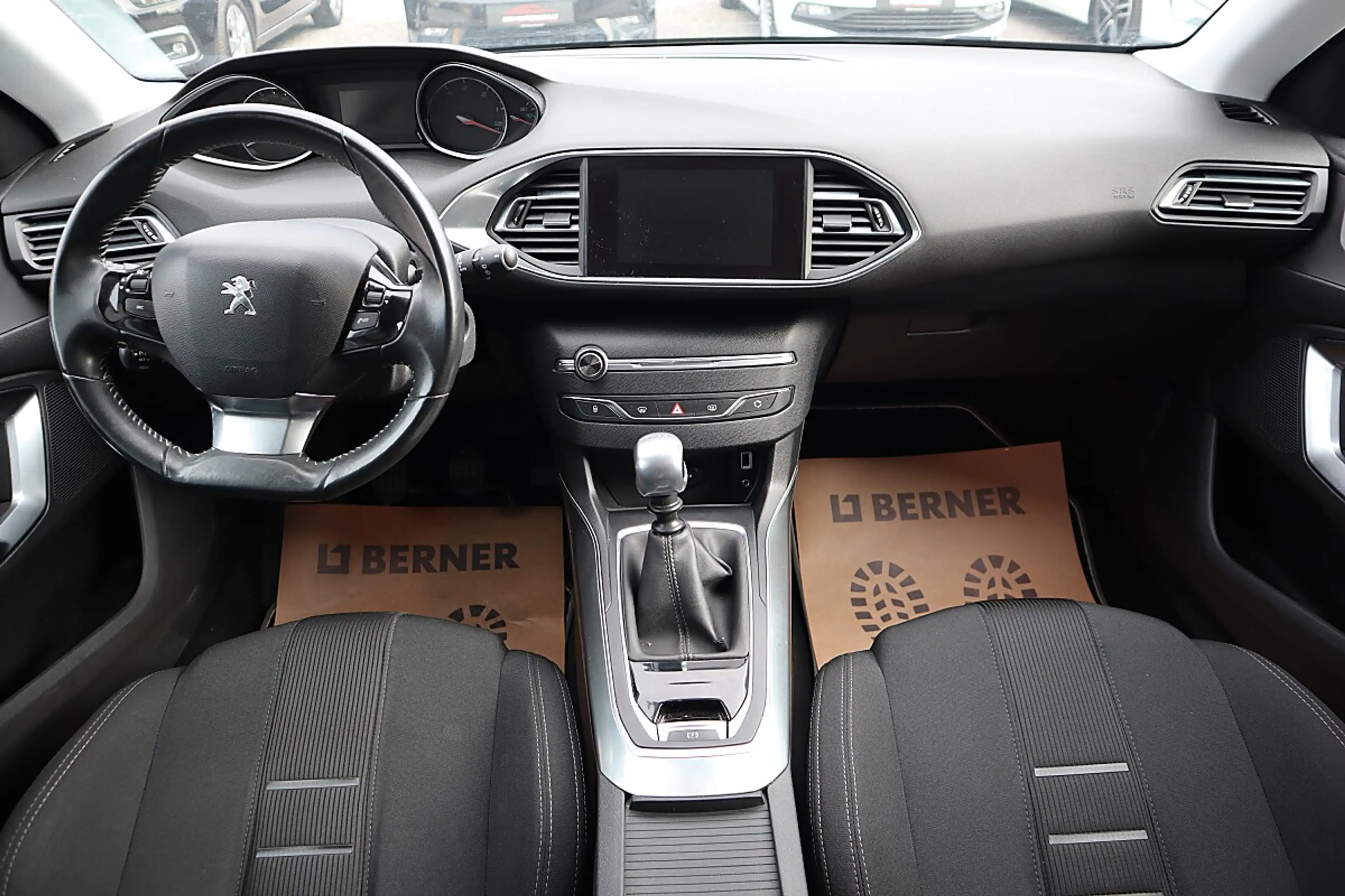 Peugeot 308 1,6 e-HDi 115 FAP Allure Stop&Start System — photo 7