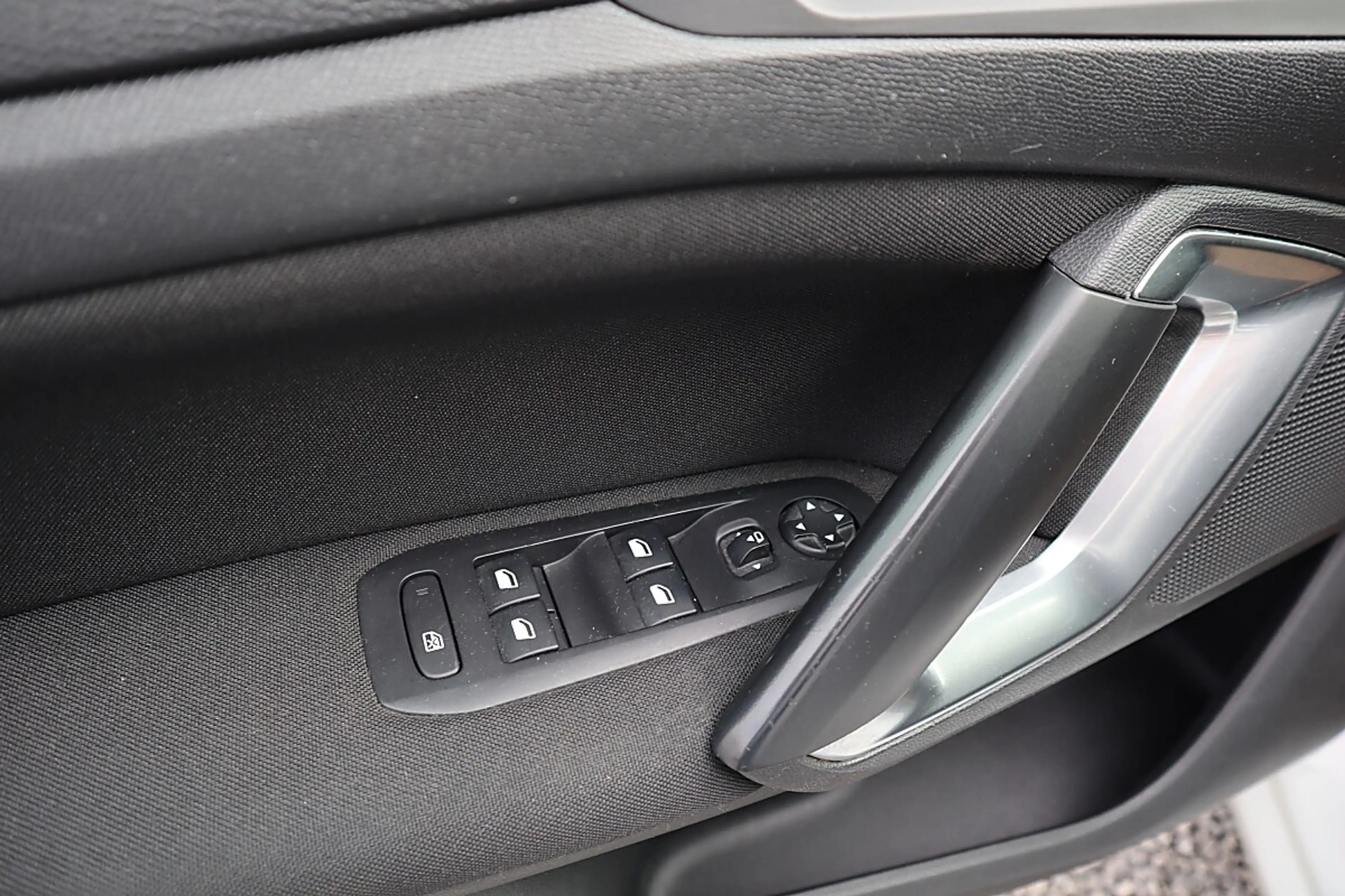 Peugeot 308 1,6 e-HDi 115 FAP Allure Stop&Start System — photo 13