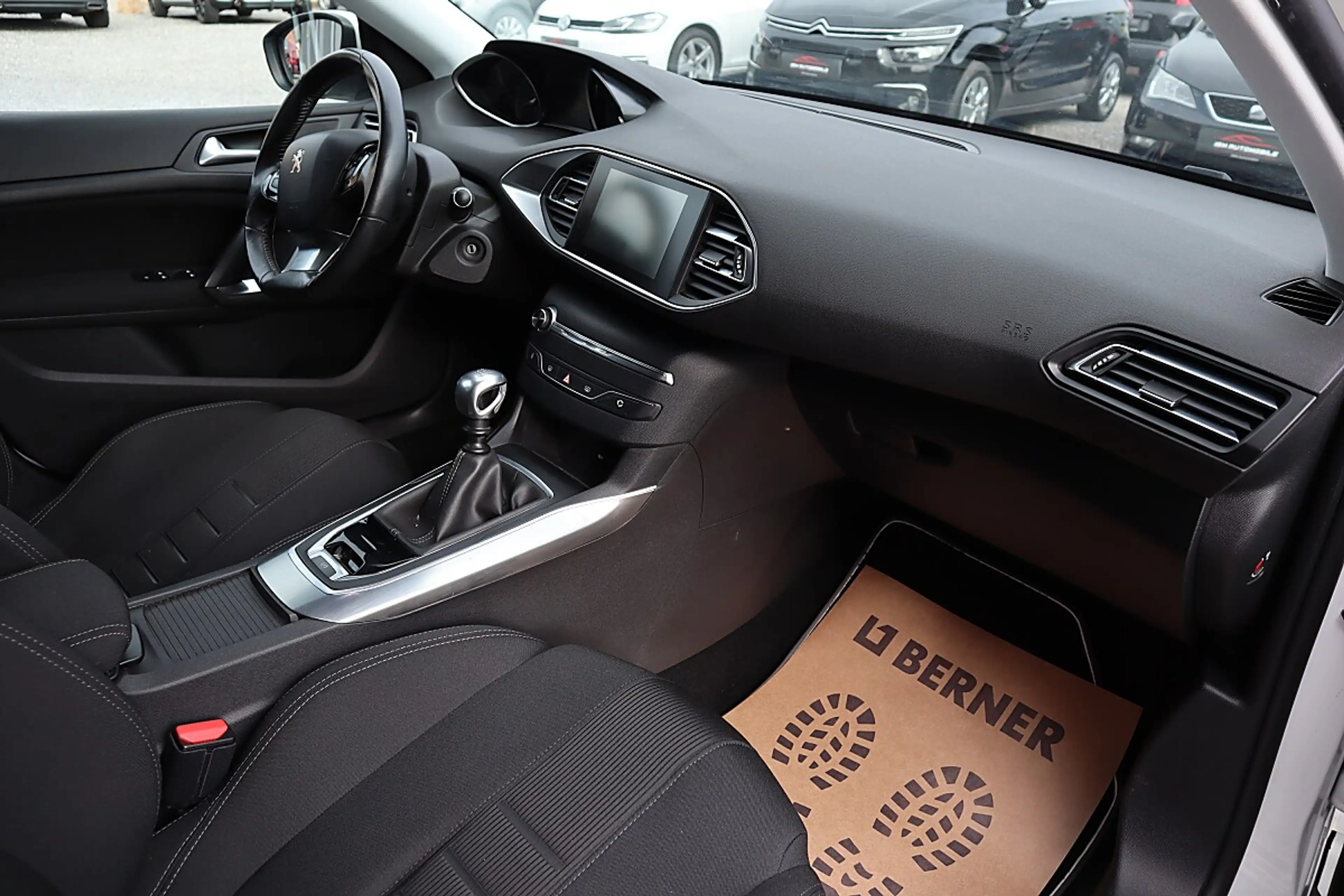 Peugeot 308 1,6 e-HDi 115 FAP Allure Stop&Start System — photo 10