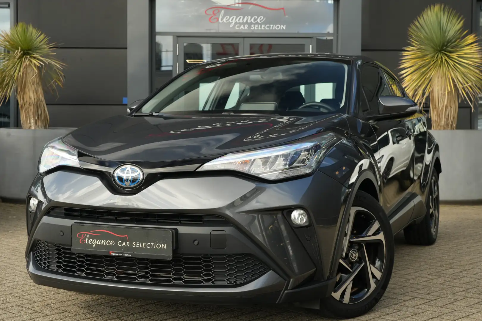 Toyota C-HR 1.8 Hybrid Dynamic 140pk Navigatie/Camera/Adaptiev Grau - 1