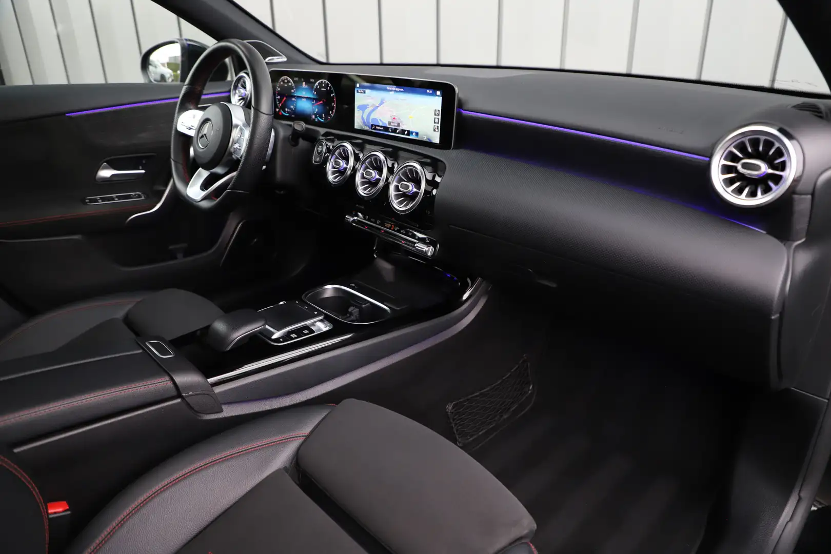 Mercedes-Benz A 250 AMG Sedan | 224PK | Pano | Sfeerverlichting | Burm Noir - 2