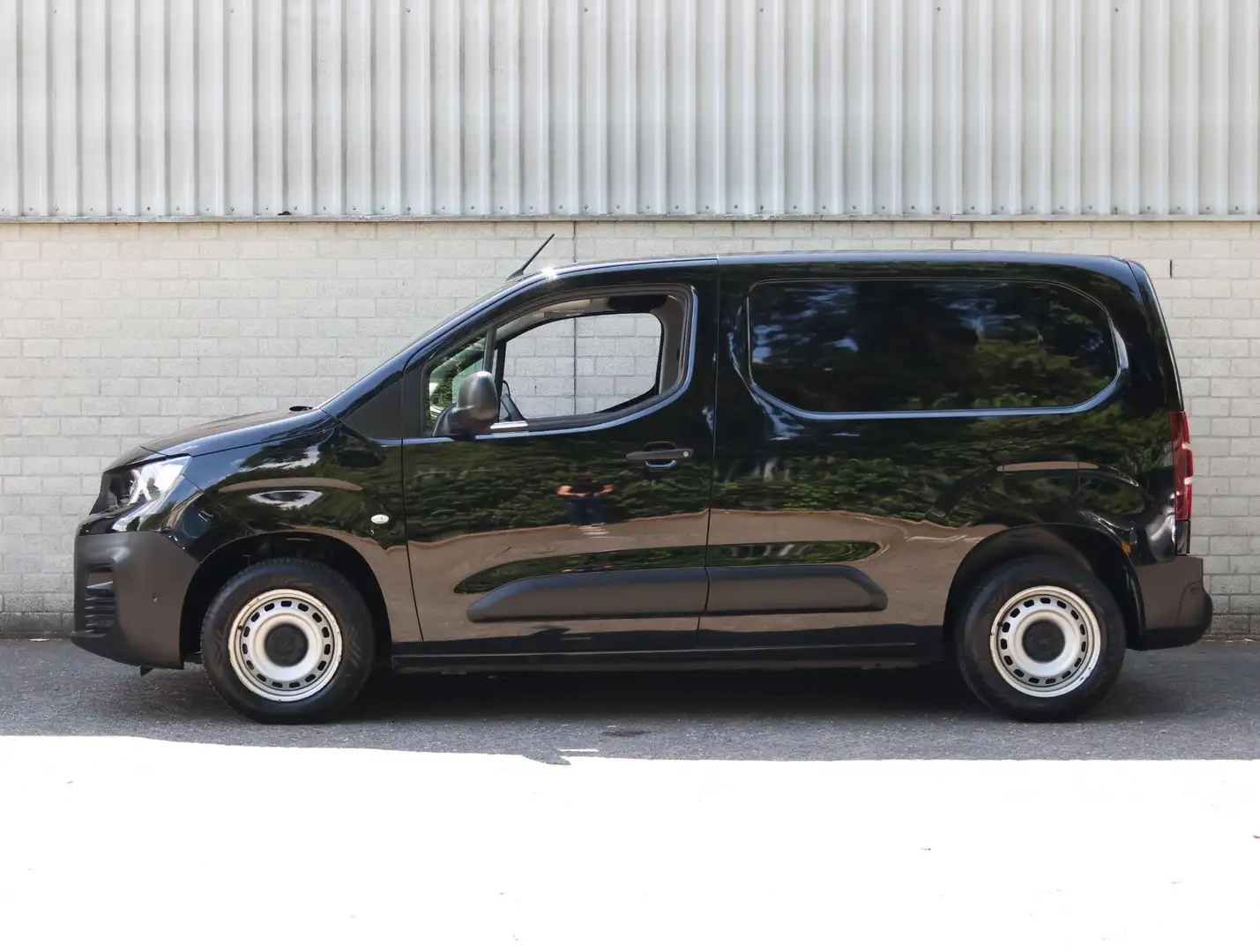 Peugeot Partner 1.5 BlueHDI Asphalt | Rondom camera's | Navigatie Zwart - 2