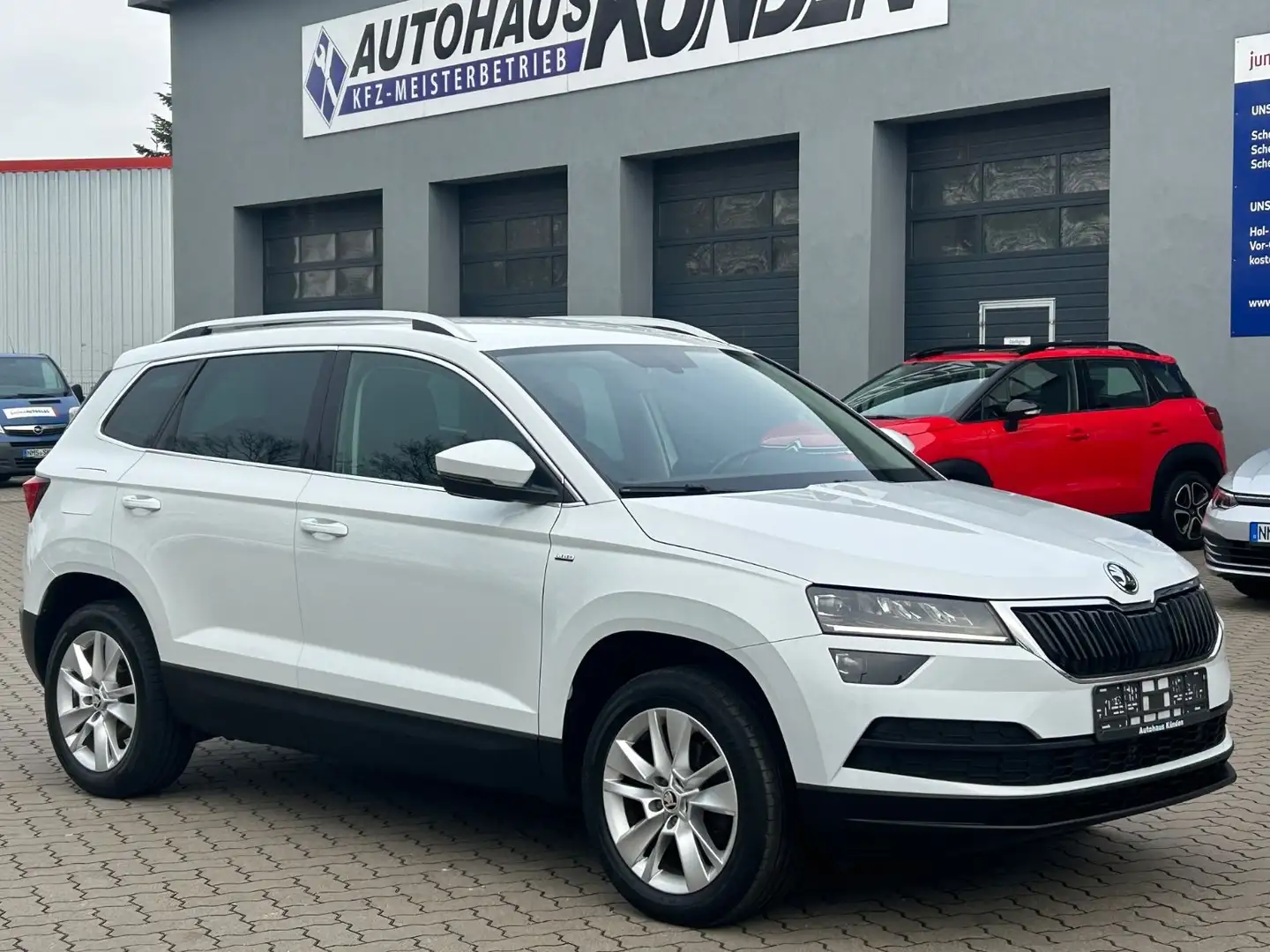 Skoda Karoq 1.5 TSI Clever °ACC°Navi°R-Kamera° Weiß - 2