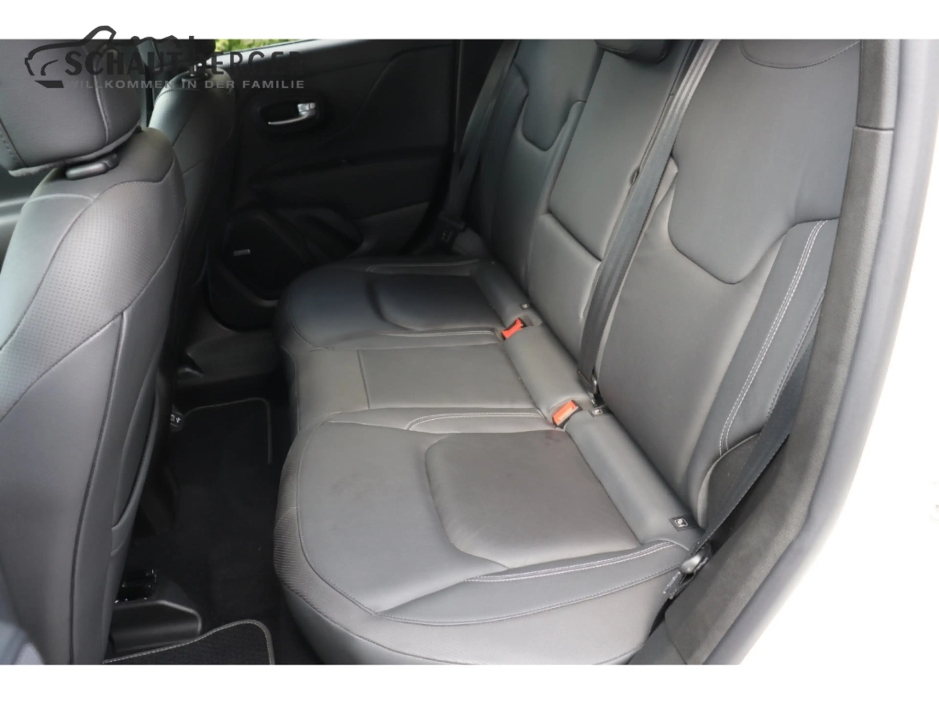 Jeep Renegade 80 Anniversery 1.3 T-GDI mit Klima, Navi, Leder, R — photo 15