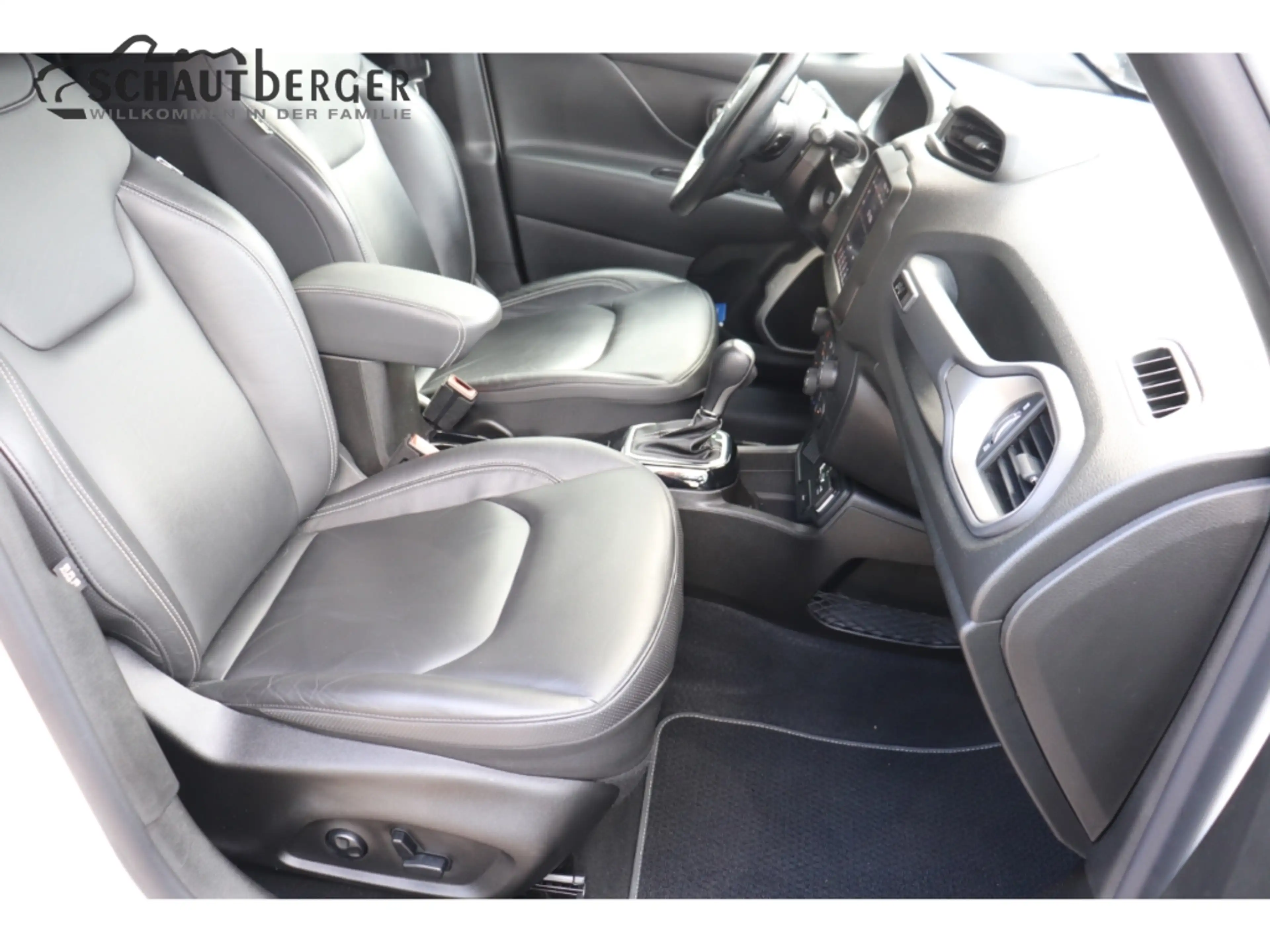 Jeep Renegade 80 Anniversery 1.3 T-GDI mit Klima, Navi, Leder, R — photo 13