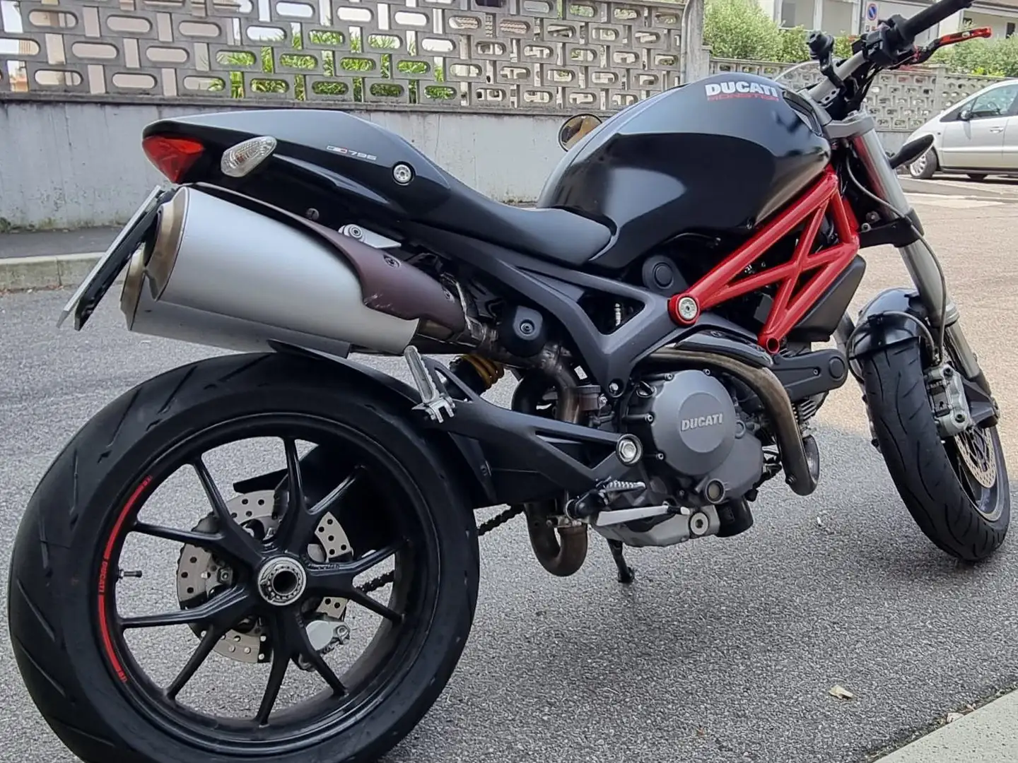 Ducati Monster 796 - 2