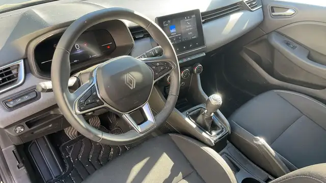 Renault Clio view 8