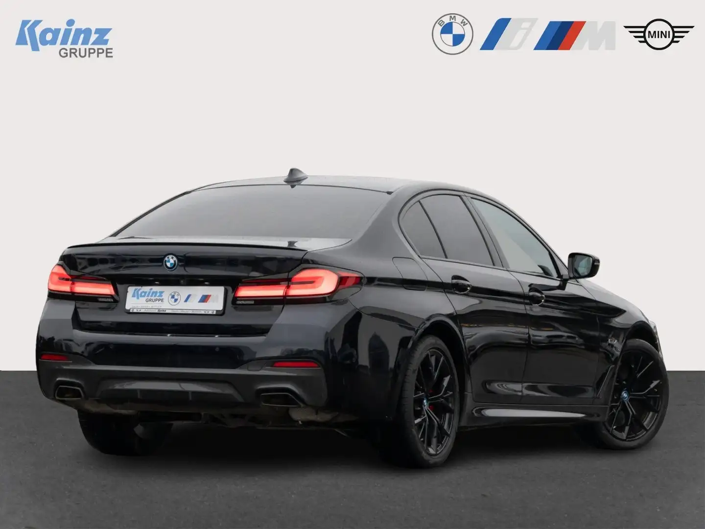 BMW 545 e xDrive A Schwarz - 2