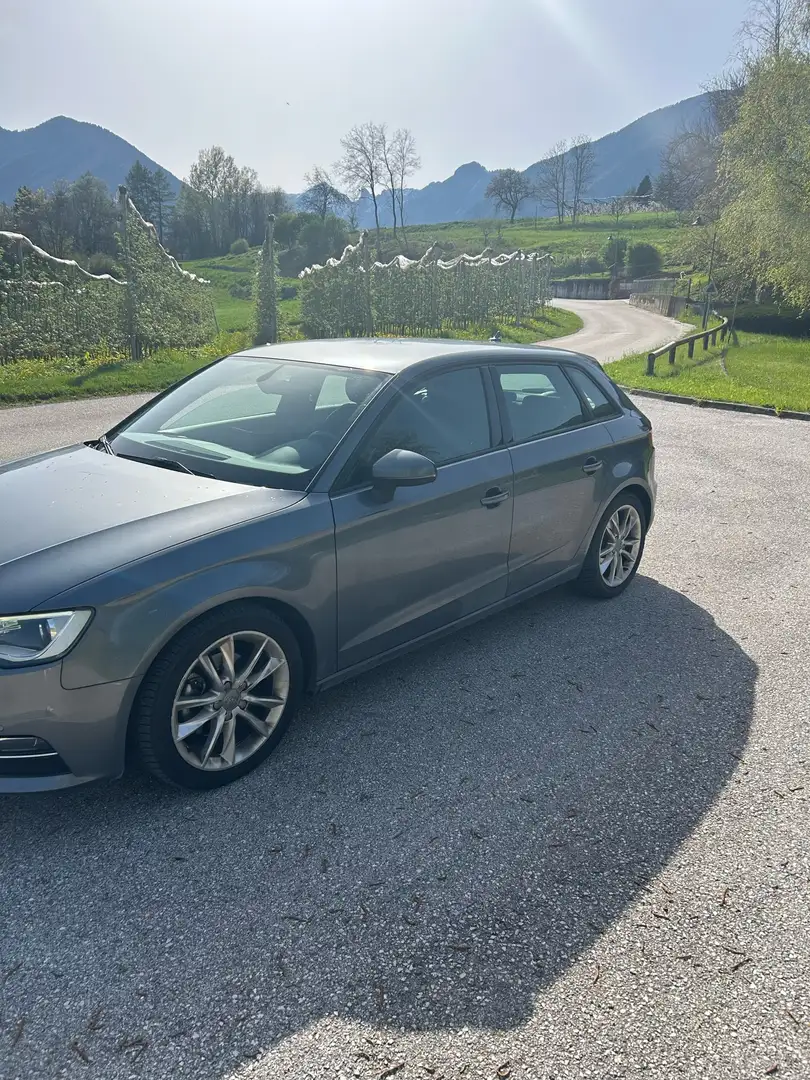 Audi A3 Sportback 2.0 tdi Ambiente - 2