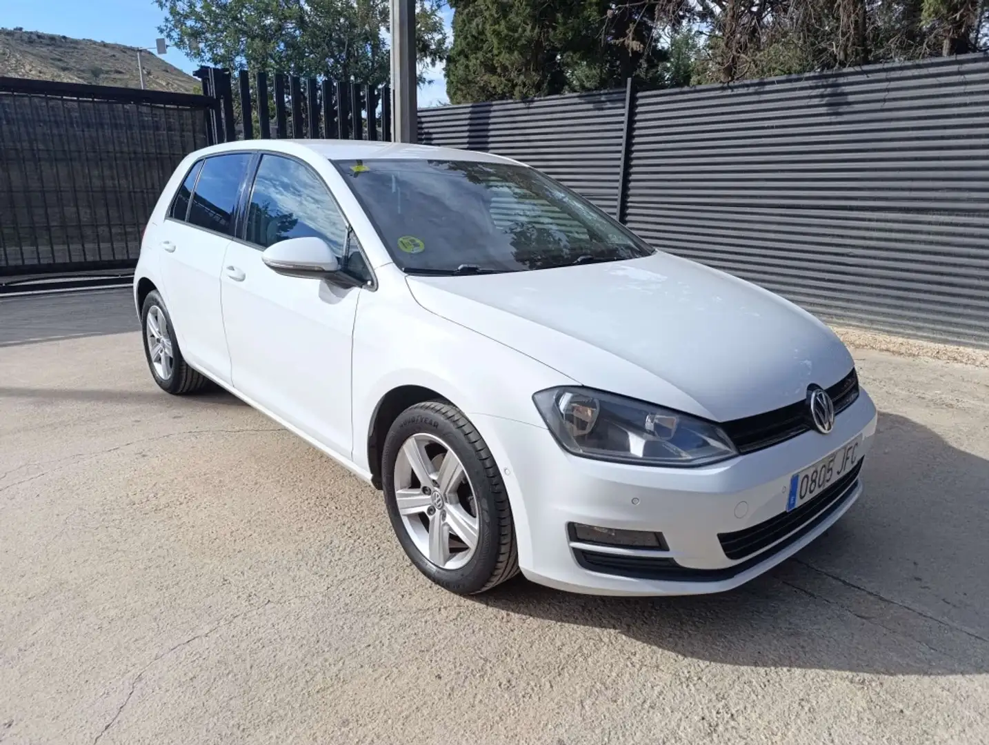 Volkswagen Golf 1.6TDI CR BMT Advance 110 Weiß - 2