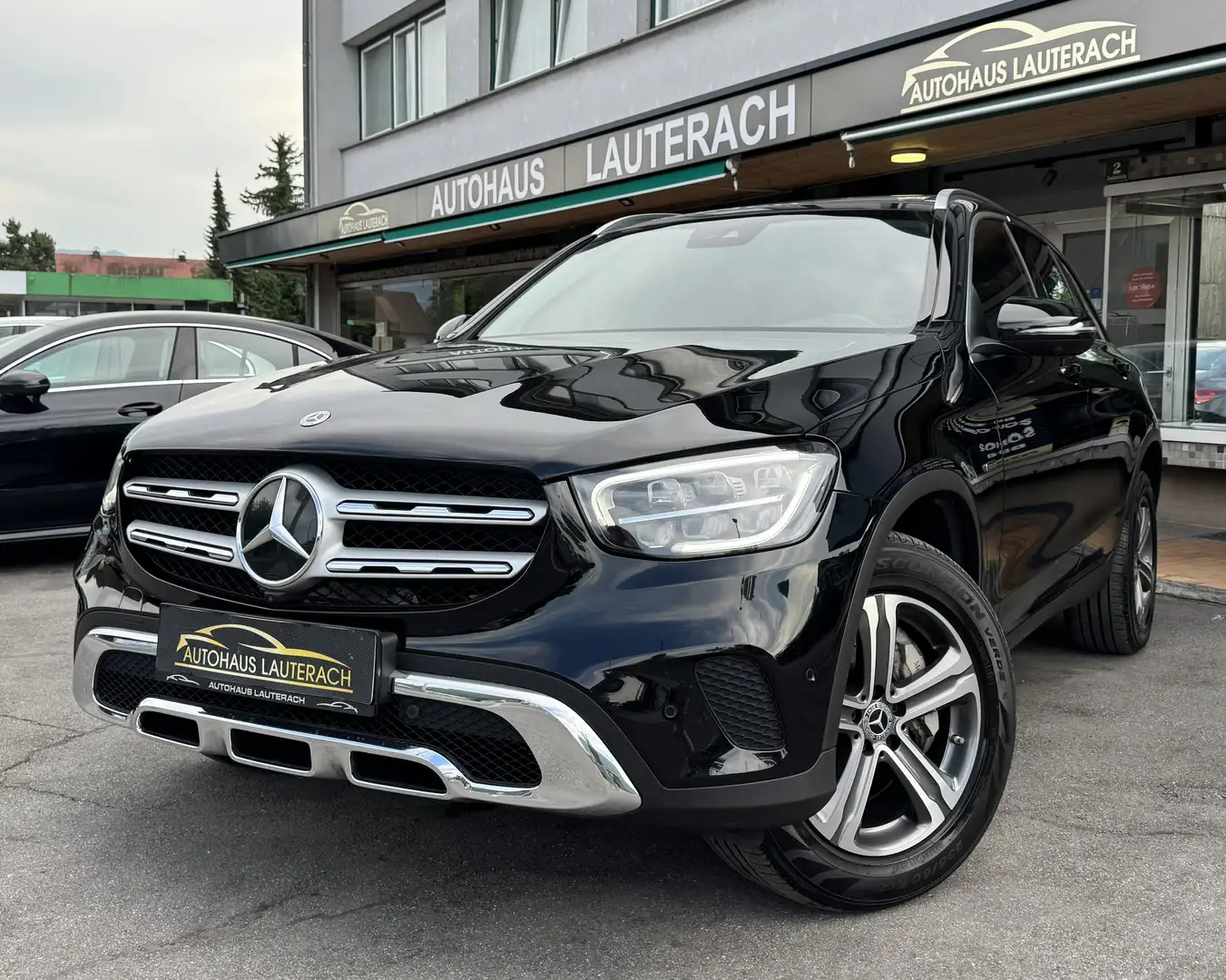Mercedes-Benz GLC 300 GLC 300e 4Matic *1.BESITZ *PANORAMA *360° *AHK Schwarz - 1