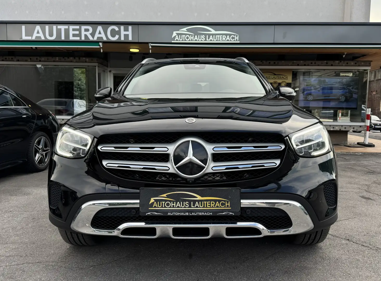 Mercedes-Benz GLC 300 GLC 300e 4Matic *1.BESITZ *PANORAMA *360° *AHK Schwarz - 2
