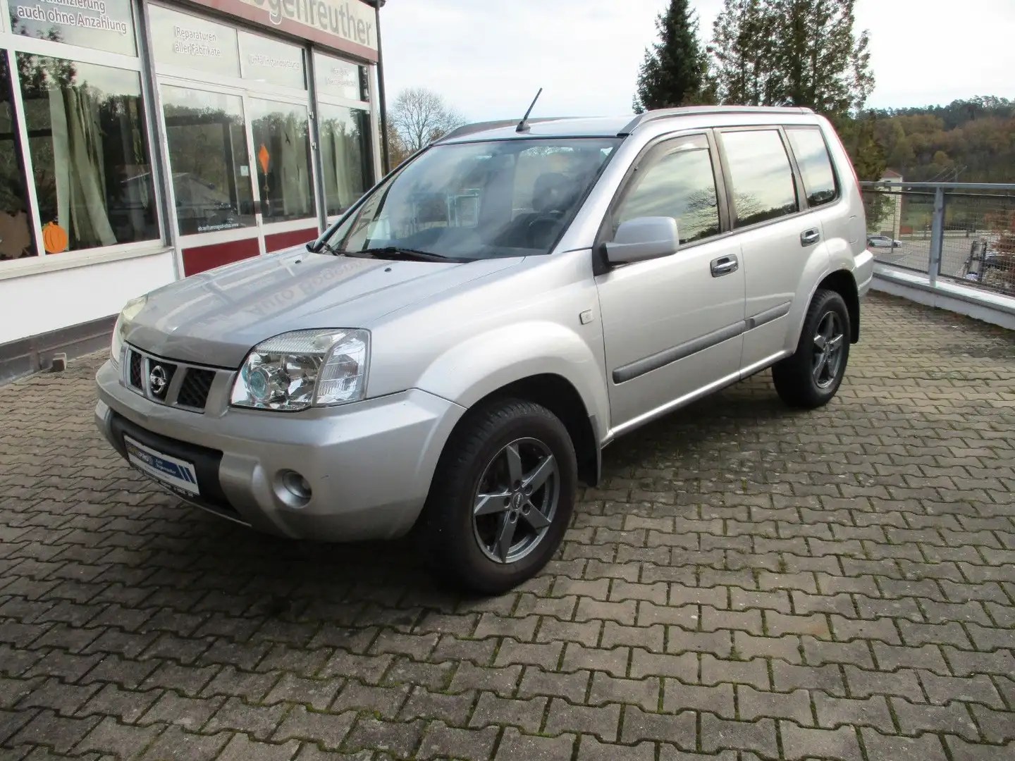 Nissan X-Trail Comfort+4x4+AHK Silber - 1