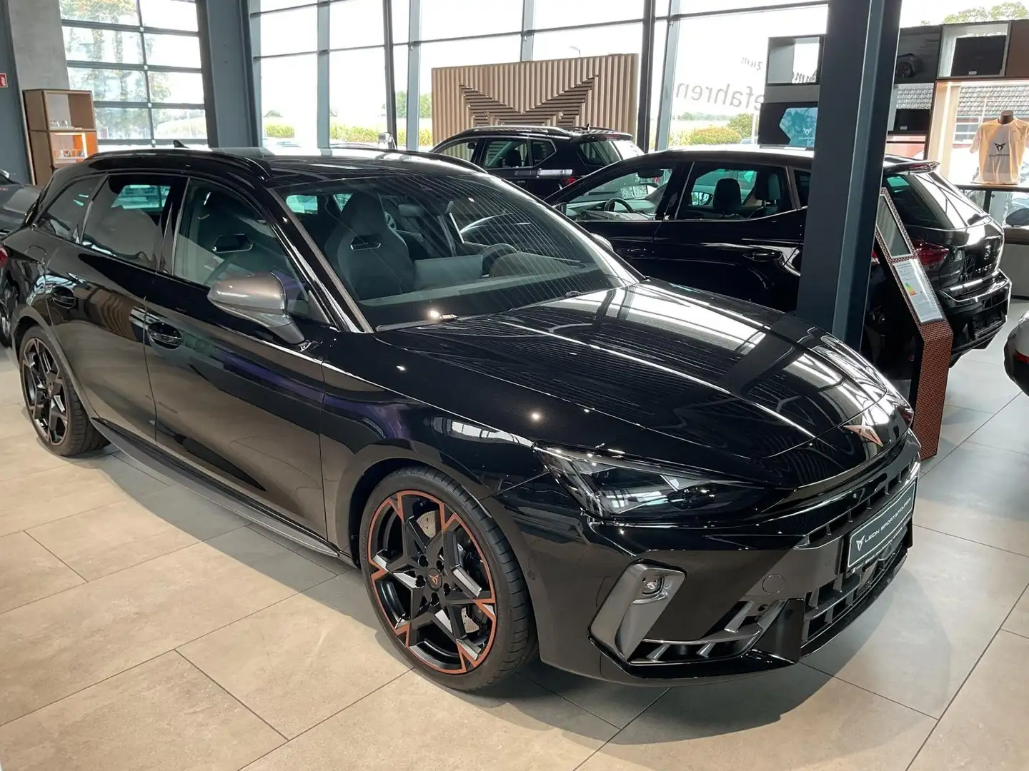 CUPRA Leon ST VZ 2.0 TSI 4Drive - AHK - Matrix-LED Schwarz - 1