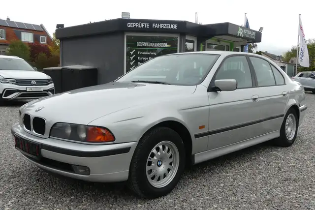 BMW 520 5er 520i*KLIMAAUTO.*PDC*SR*WR*1 HAND*SCHECKHEFT*