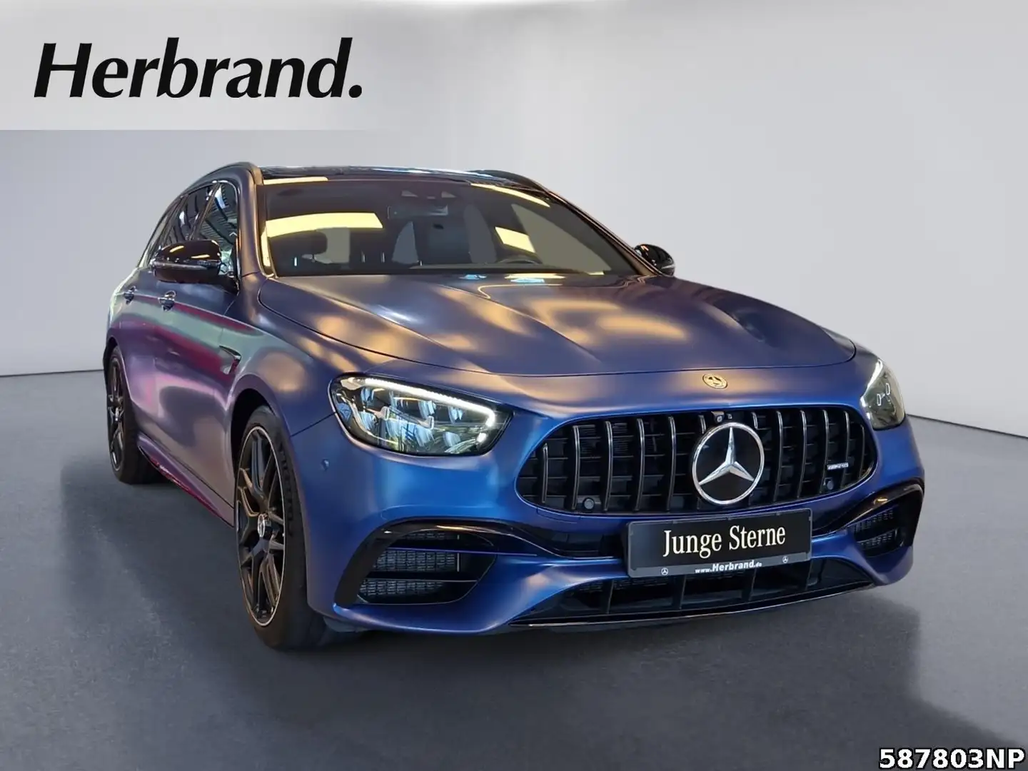 Mercedes-Benz E 63 AMG T S 4matic+ Standheizung Pano Abgas LED Blau - 2
