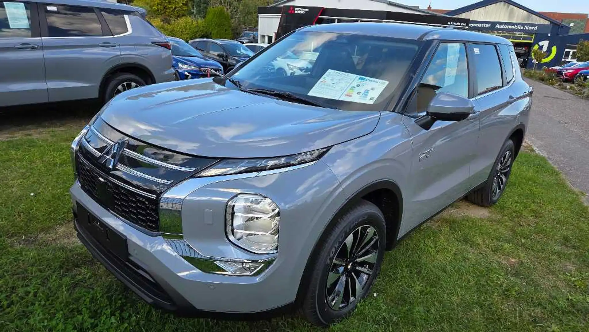 Mitsubishi Outlander 2.4L PHEV PLUS Grau - 2