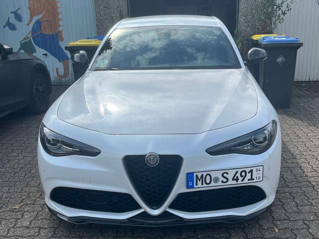 Imagine Alfa Romeo Giulia Giulia 2.0 Turbo 16V AT8-Q4 Veloce Ti