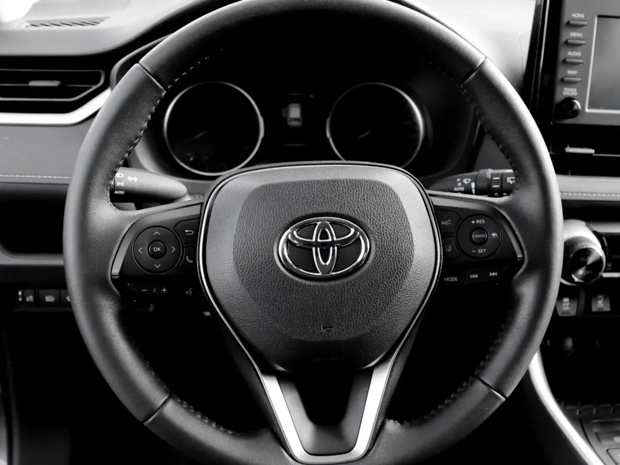 Toyota RAV 4 снимка Toyota RAV 4