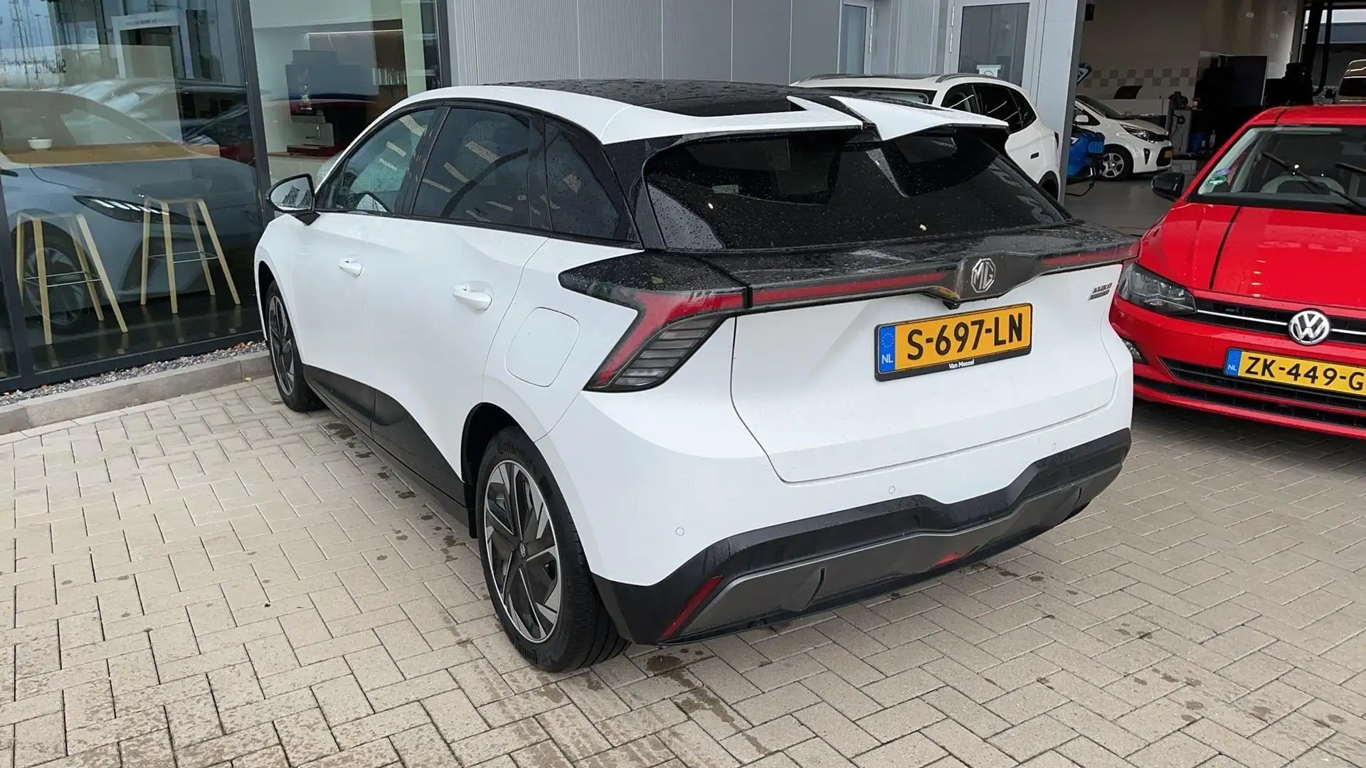 MG MG4 Long Range Luxury 64 kWh | WLTP 435 KM | Navigatie Wit - 2