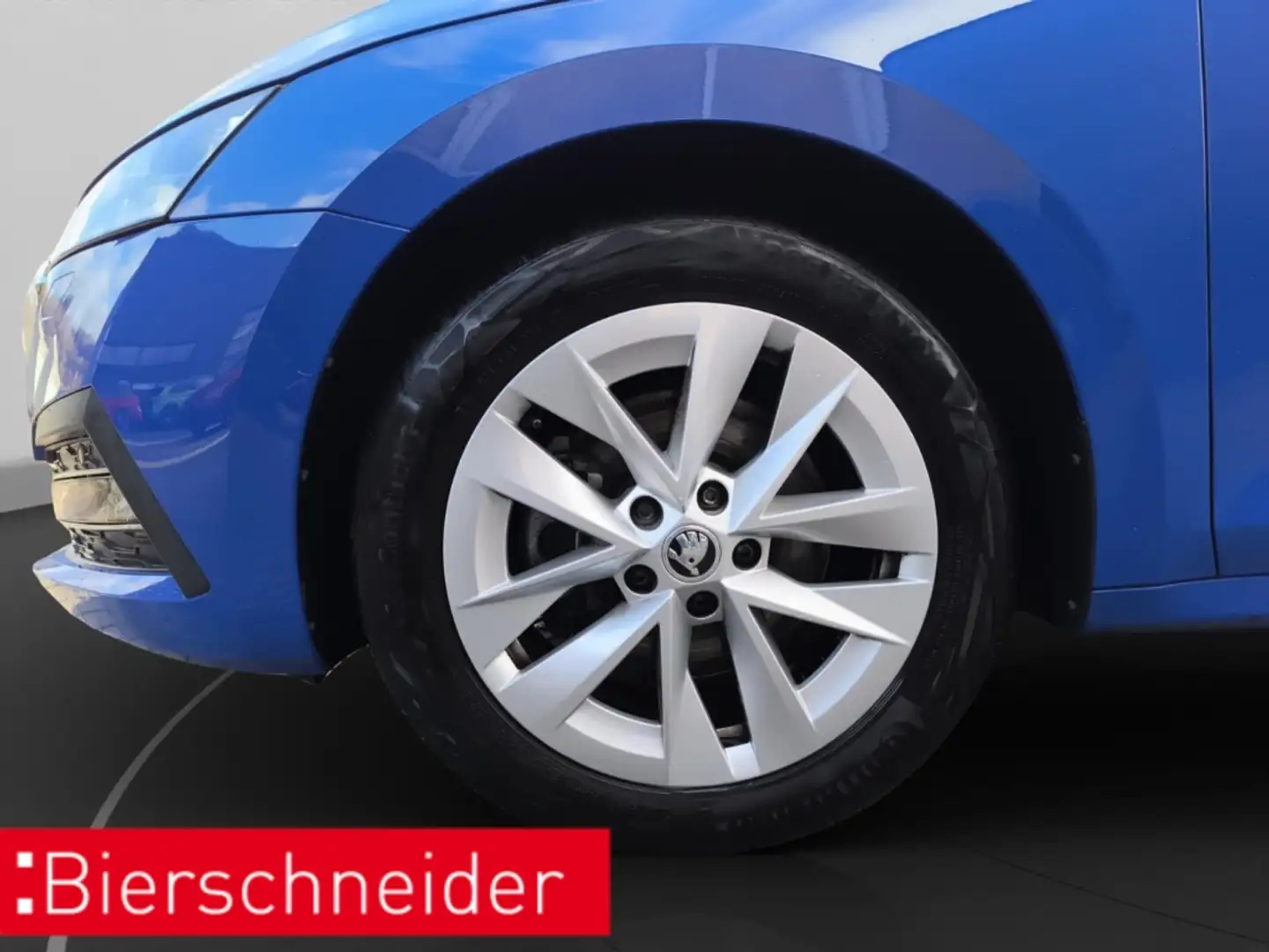 Skoda Octavia Combi 2.0 TDI DSG Style STANDHZG NAVI LED Bleu - 2