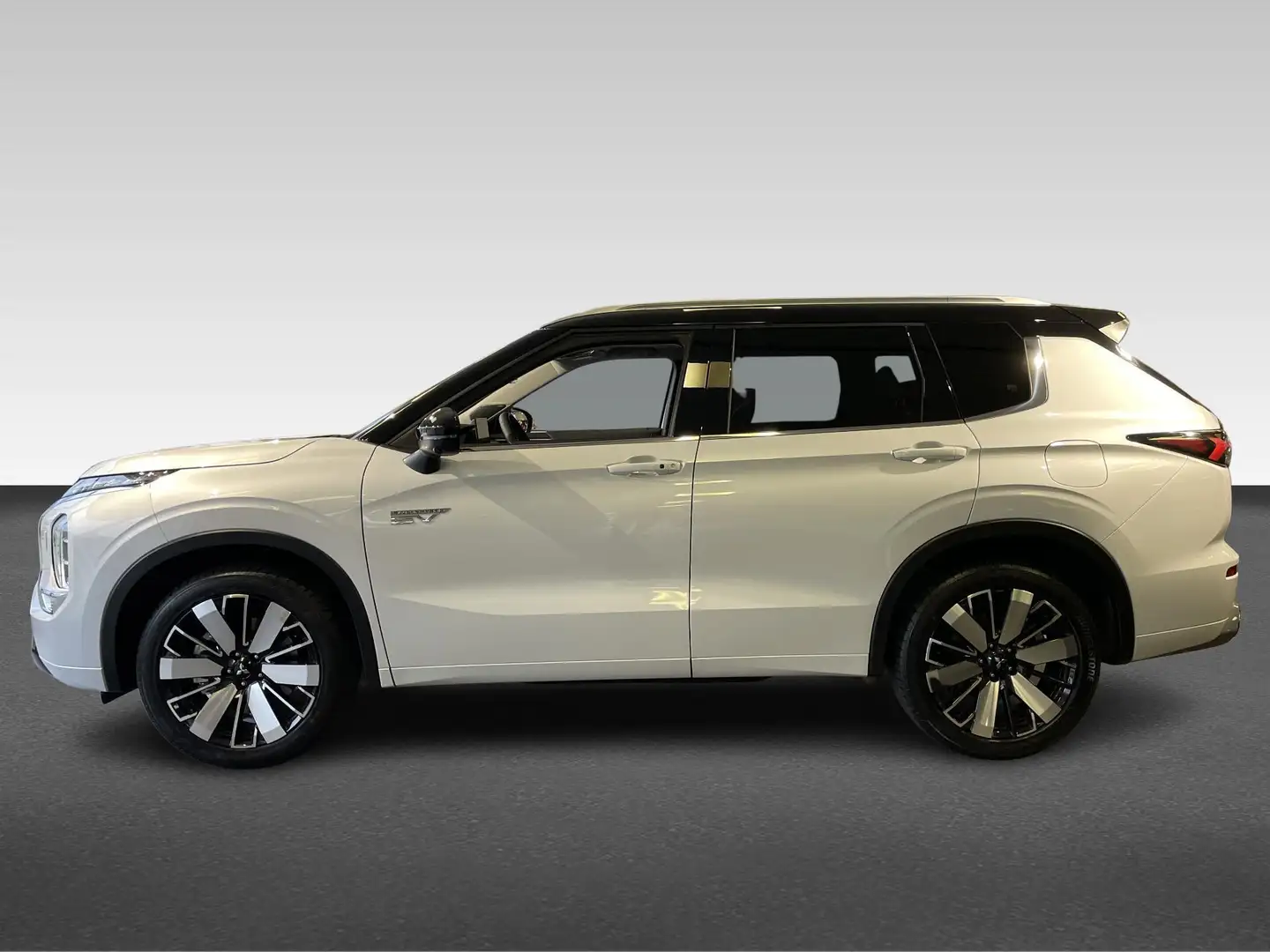 Mitsubishi Outlander 2.4 PHEV Instyle van € 60.930 voor € 58.930 Bianco - 2
