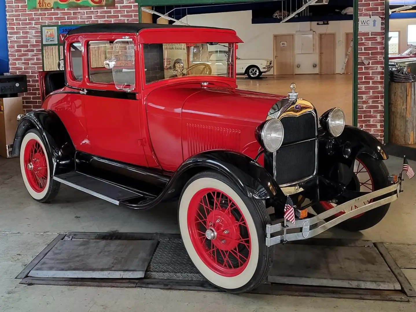 Ford Model A, wunderschöner Eyecatcher Roşu - 1