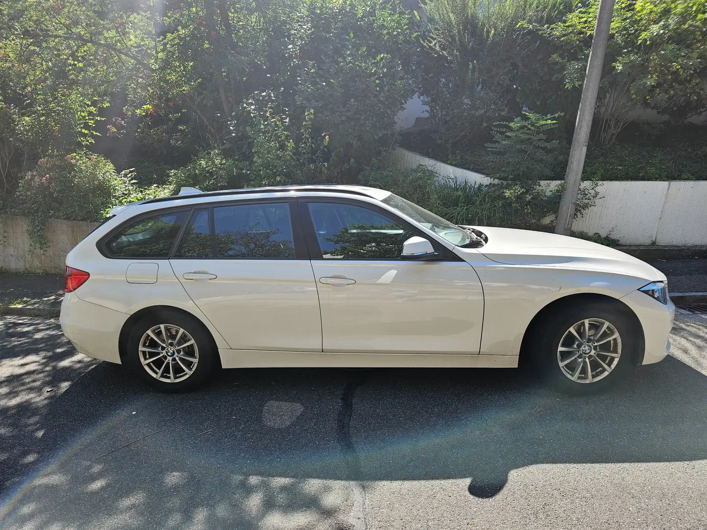 BMW 320 3er Touring Diesel 320d Touring Sport-Aut. Weiß - 2