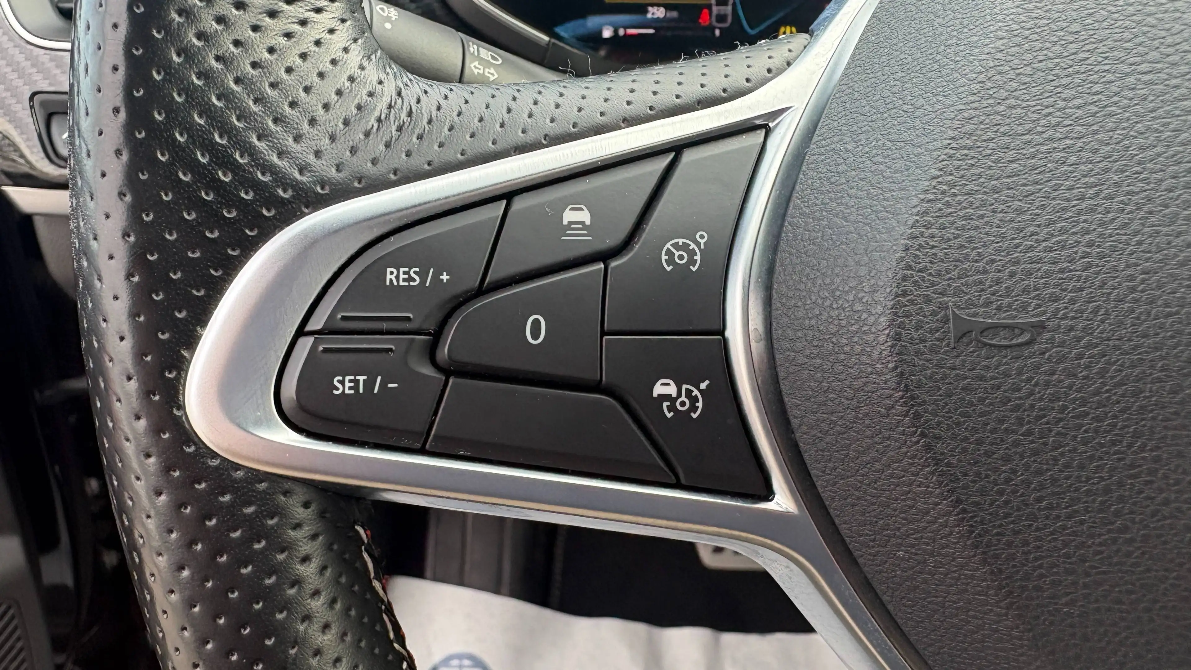 Renault Arkana Arkana E-TECH 1.6i R.S.Line — photo 12