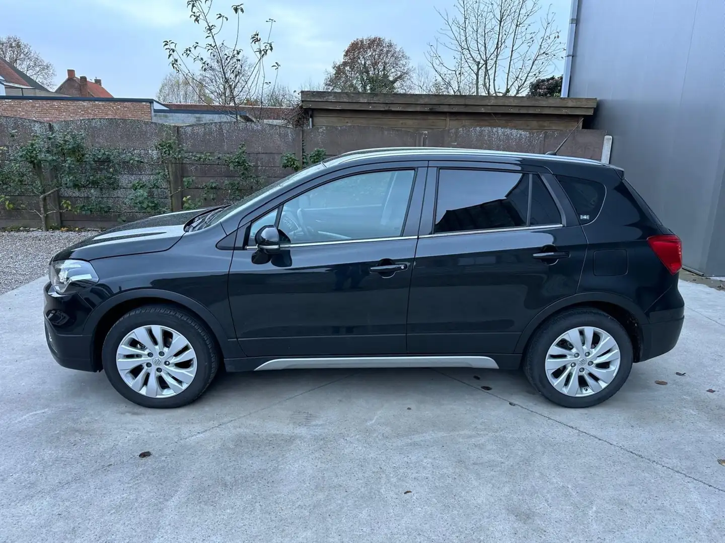 Suzuki S-Cross SX4 S-Cross 1.4 Boosterjet Hybrid Aut. Comfort+ Černá - 1