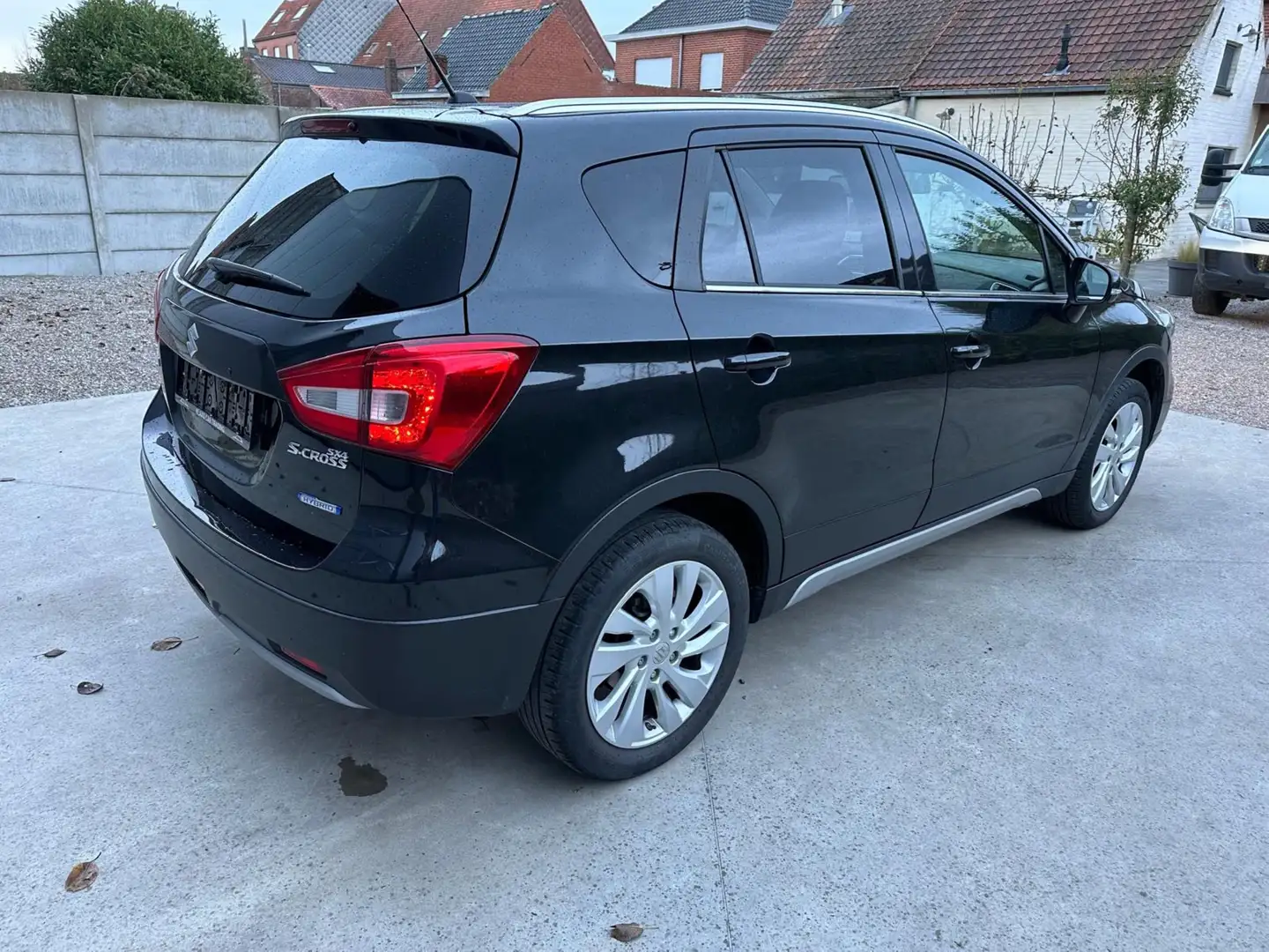 Suzuki S-Cross SX4 S-Cross 1.4 Boosterjet Hybrid Aut. Comfort+ Černá - 2