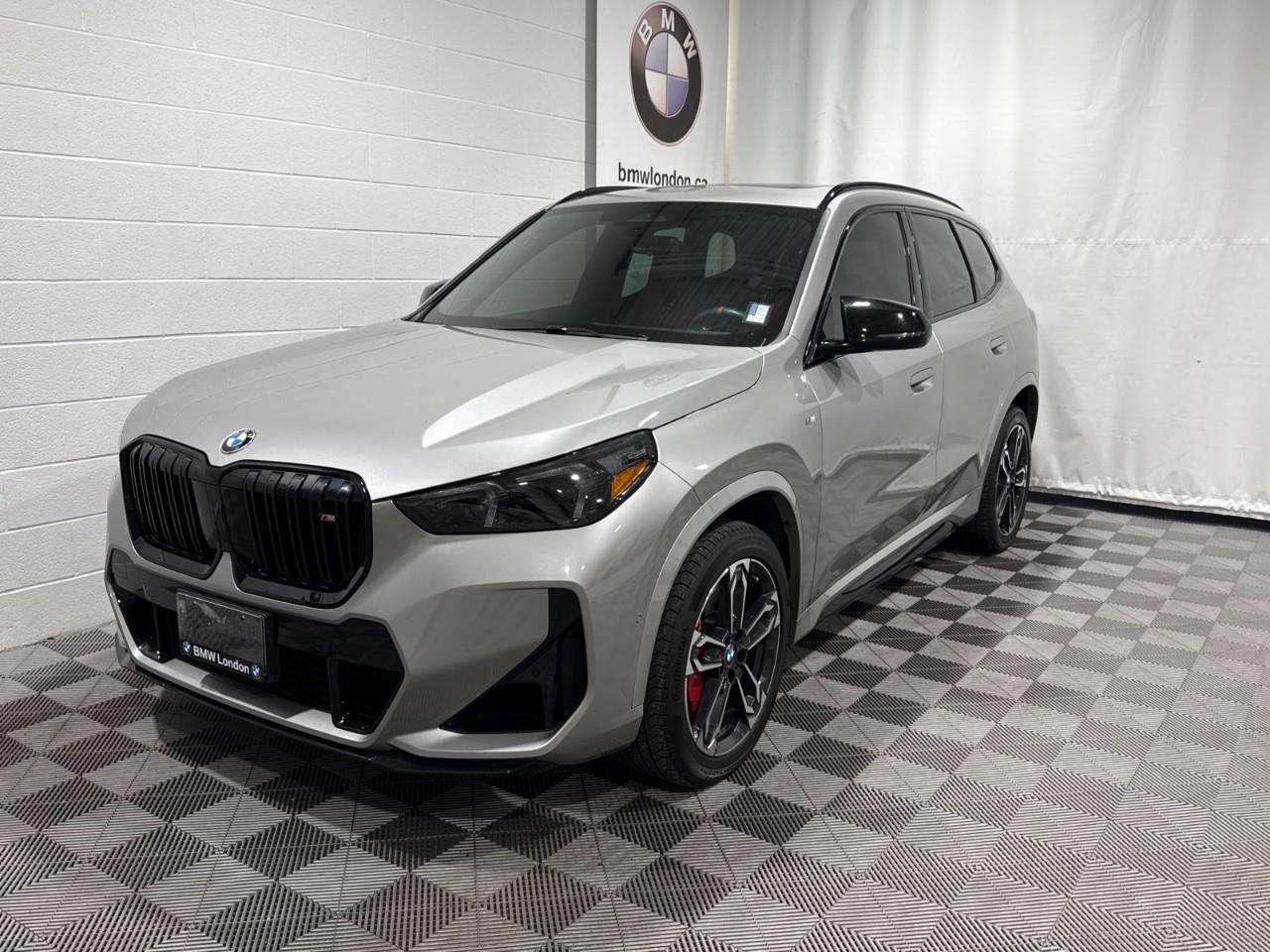 2025 BMW X1 Space Grey Metallic / Coral red/black interiorM sp