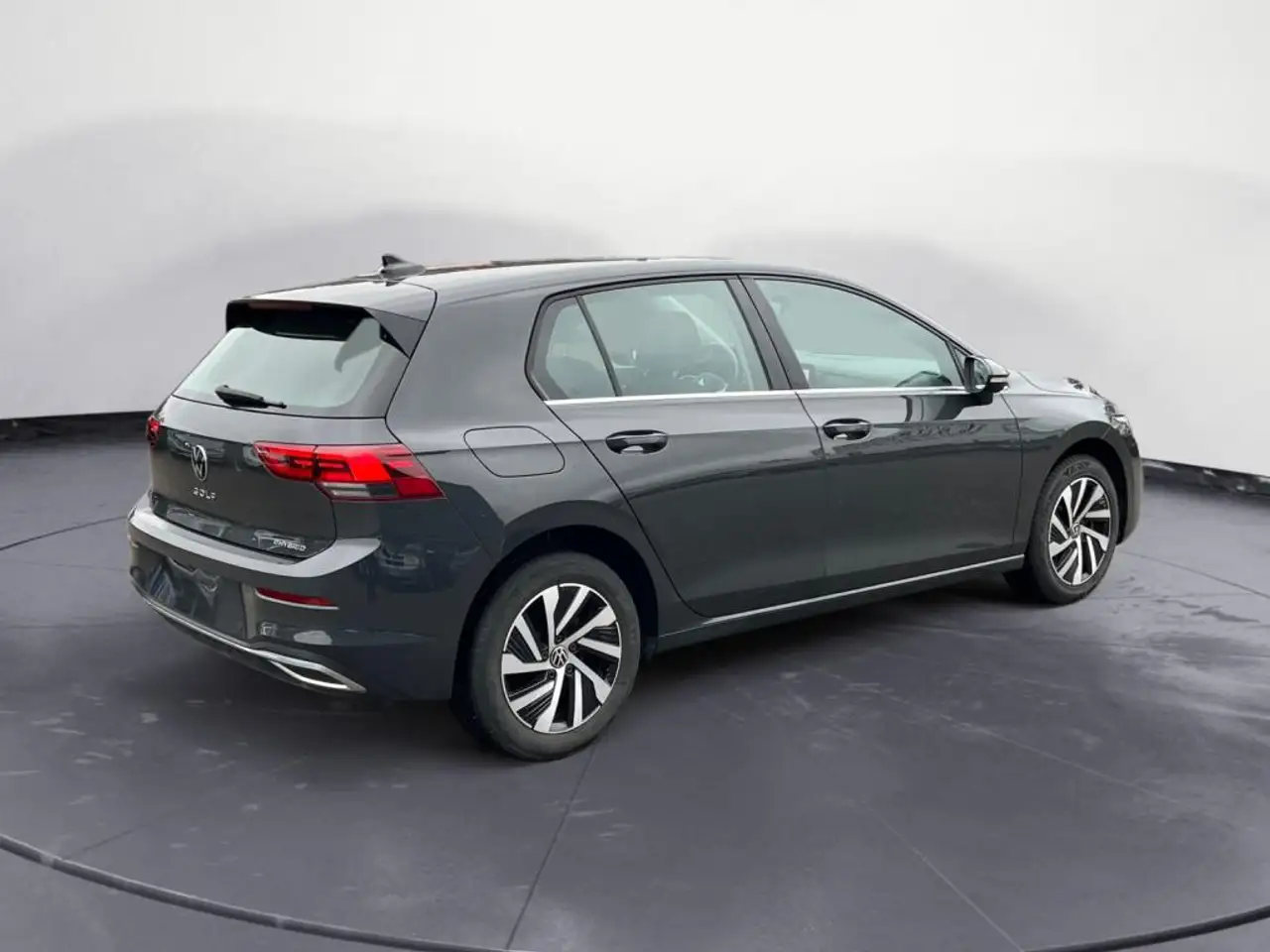 Volkswagen Golf Standard Model — photo 3