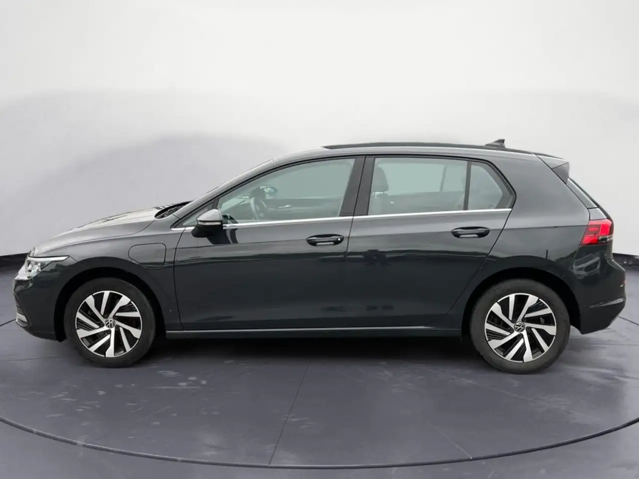 Volkswagen Golf Standard Model — photo 6
